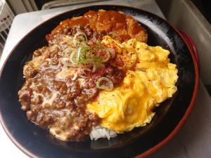 担々オムカツカレー飯