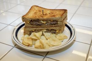 ハンバーグチーズサンドイッチ