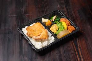 鶏モモ焼き弁当
