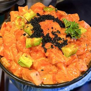スパイシーサーモン＆アボカド丼