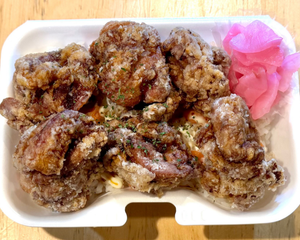 ●【人気爆発！900gOVER！！！】 明太マヨ唐揚げ丼 (唐揚げ6個)