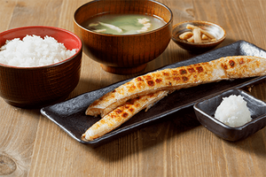 しんぱち食堂 サーモンハラス