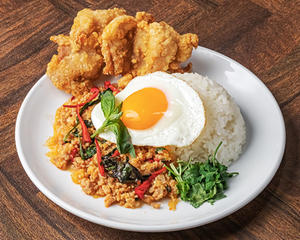 食べ応えUP!至高の唐揚げガパオライス 大盛(ライス320g)