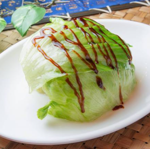 温レタスのオイスターソースがけ 、油西生菜Poached lettuce with oyster sauce