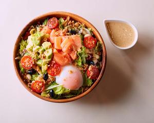 サーモンポキサラダ Salmon Poke Salad