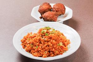 キムチチャーハンと鶏もも肉唐揚げ(3個)