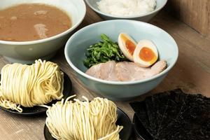 生麺限定大盛り渡来武ラーメンセット