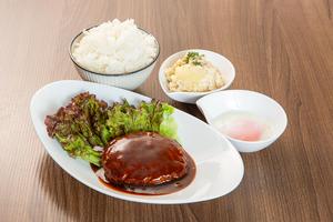 ハンバーグデミグラス温泉卵丼(ポテトサラダ)