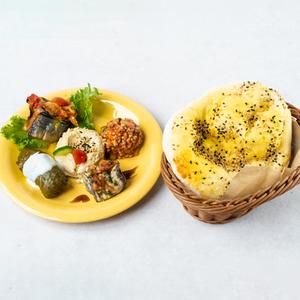5種類の前菜プレートパニーニパン付
