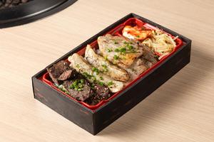 豚トロ、豚カルビ、豚かしら3食弁当