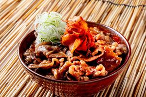 キムチ牛カルビ丼(味噌だれ)