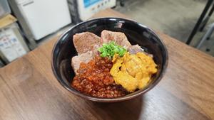 和牛海鮮丼