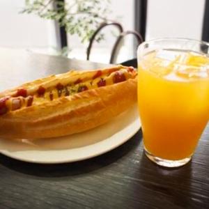 ホットドックとソフトドリンクのセット