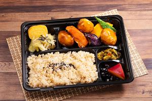 肉団子と野菜の黒酢ソース弁当