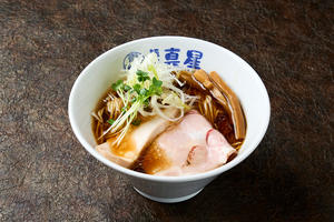 重ね出汁の淡麗鶏魚介らーめん