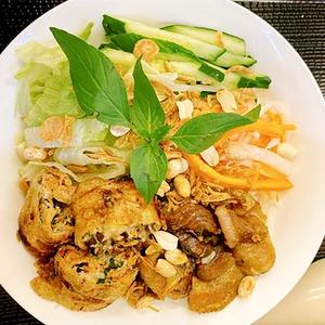 豚肉炙り焼きビーフン ( BN THT NNG)
