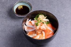 サーモンづくし丼
