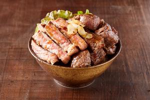 【おすすめ】サーロイン＆カットステーキの相盛りステーキ丼(200g) Sirloin ＆ Cut Beef Steak Bowl