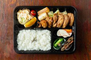 トリコの鶏照り焼き弁当