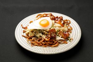 ホルモン味噌焼きうどん