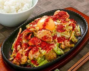 ホルモン韓国焼鉄板(120グラム)ライス付き Korean-Style Griddle-Cooked Offal