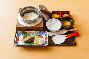 銀だら西京焼き定食 Kyoto-Style Grilled Sablefish Set Meal