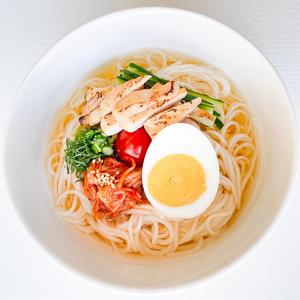 無添加お出汁冷麺(炙りサラダチキンと自家製キムチ)
