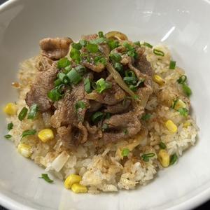 ガーリックライスカルビ丼(みそ汁付)