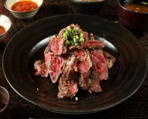 国産牛ステーキ丼 肉1.5倍