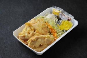 鶏笑 とり天弁当(6個前後)