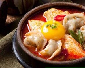 水餃子スンドゥブ Sundubu with gyoza
