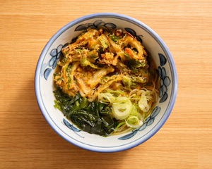 (温) かき揚げ天そば (Warm) Mixed Tempura Soba