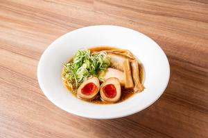 煮卵鶏豚煮干油らぁ麺