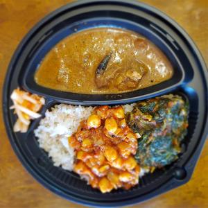 3種盛マトン・パーラク・チャナ弁当