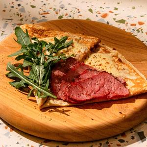燻製パストラミ＆モッツァレラ Pastrami ＆ Mozzarella Cheese