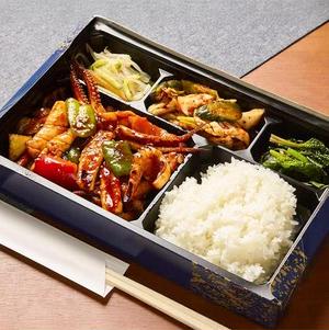 イカ炒め弁当(韓国惣菜3品付,ご飯大盛り無料)