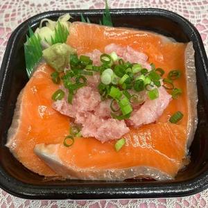 丼丸 サーモンネギトロ丼
