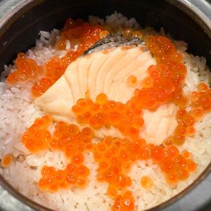 鮭といくらの土鍋めし
