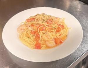 Pasta小海老とフレッシュトマトのガーリックバターソース