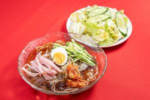 冷麺 + 寿苑サラダ
