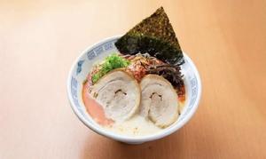 【特製のピリ辛味噌】【赤】博多豚骨らーめん〈替え玉無料＆薬味無料〉/Spicy Hakata Tonkotsu Ramen
