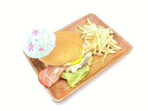 ベーコンエッグバーガーフレンチフライセット