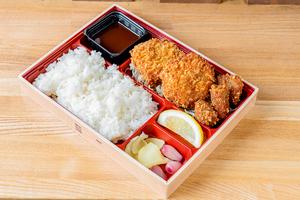 一口牛かつ＆アンガス牛のメンチカツ膳
