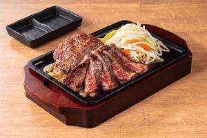 ビフスマ丼