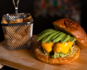 アボカドチーズバーガー AVOCADO CHEESE BURGER