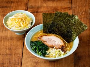 ラーメン・ネギ丼セット(チャーシュー1枚・薬味ネギ・ホウレン草・ノリ3枚・ネギ丼)