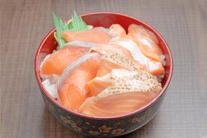 丼丸 期間限定割引サーモンづくし丼