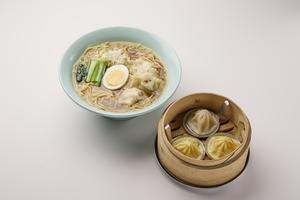 夜市の蒸し小籠包3個+台湾醤油雲呑麺