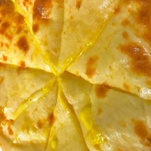 チーズナン/Cheese Naan