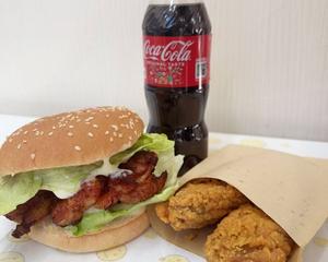 ニューオーリンズチキンバーガー+スパイシーフライドチキン+コーラ 奥良腿堡+香辣翅中+可
